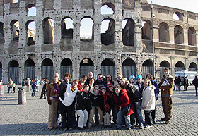 Picture of the 2003-2004 women's hockey team in Italy.