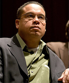 Picture of Representative Keith Ellison at a voting rights forum held at Augsburg College.