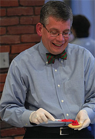 Picture of President Pribbenow decorating cookie